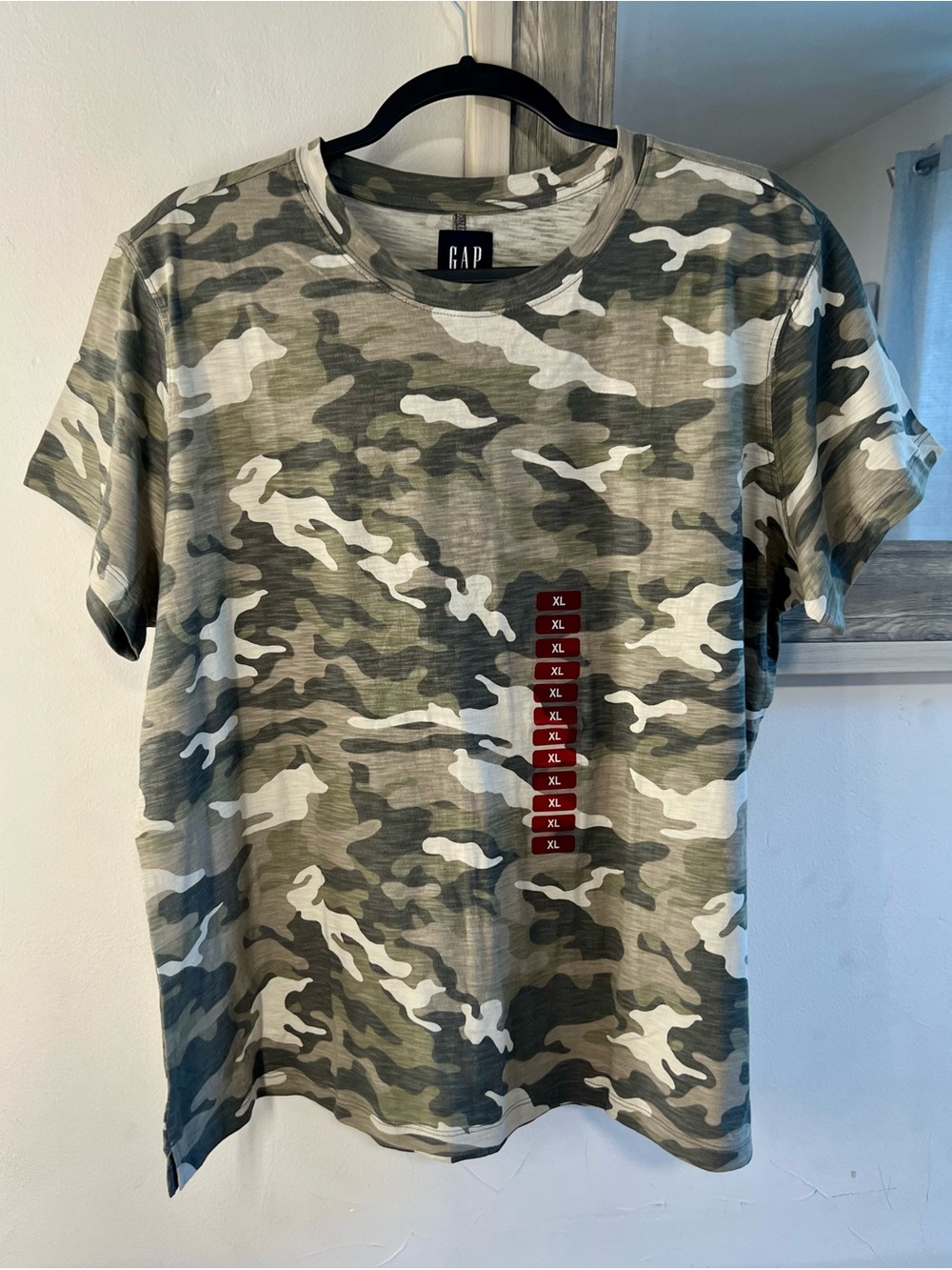 GAP Women Green Camo Crew Neck T-Shirt